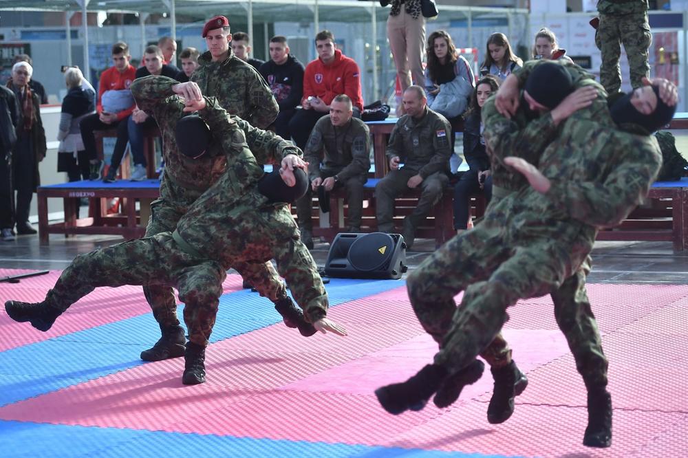 KOBRE NA SAJMU SPORTA U HALI 1: Pogledajte šta umeju! Kakav prikaz borilačkih veština (FOTO)