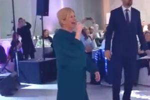 KOLINDA SE OPET LATILA MIKROFONA: Pustila glas na rođendanu čoveka optuženog za utaju poreza (VIDEO)