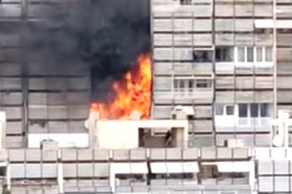 STRAVIČAN POŽAR U SPLITU: Vatra buknula na 6. spratu zgrade i nastavila da se širi, stanari evakuisani! (VIDEO)