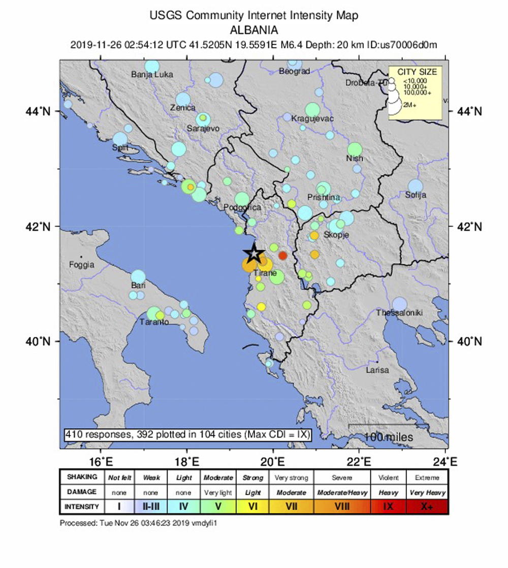 <p>Prema podacima objavljenim na veb portalu "Volcano discavery" zemljotres jačine 6,3 stepena, koji je danas pogodio Albaniju po snazi je kao 60.000 tona eksploziva TNT, što je ekvivalent za tri atomske bombe, preneo je portal Sot njuz.</p>