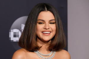 OSMEH JE BIO LAŽAN! Selena Gomez jedva uspela da se OBUZDA: Pred 1. nastup posle 2 godine doživela TEŽAK napad panike!