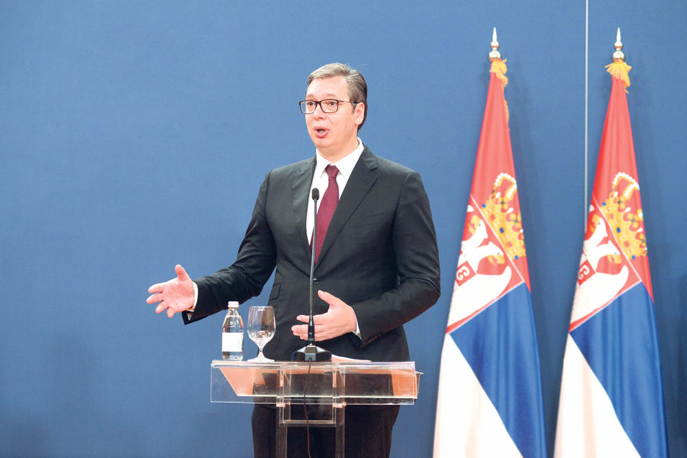 O VAŽNIM STVARIMA NE GOVORIM TELEFONOM: Vučić otkrio o čemu priča PREKO ŽICE! Srbija na udaru CIA, FSB, BND...