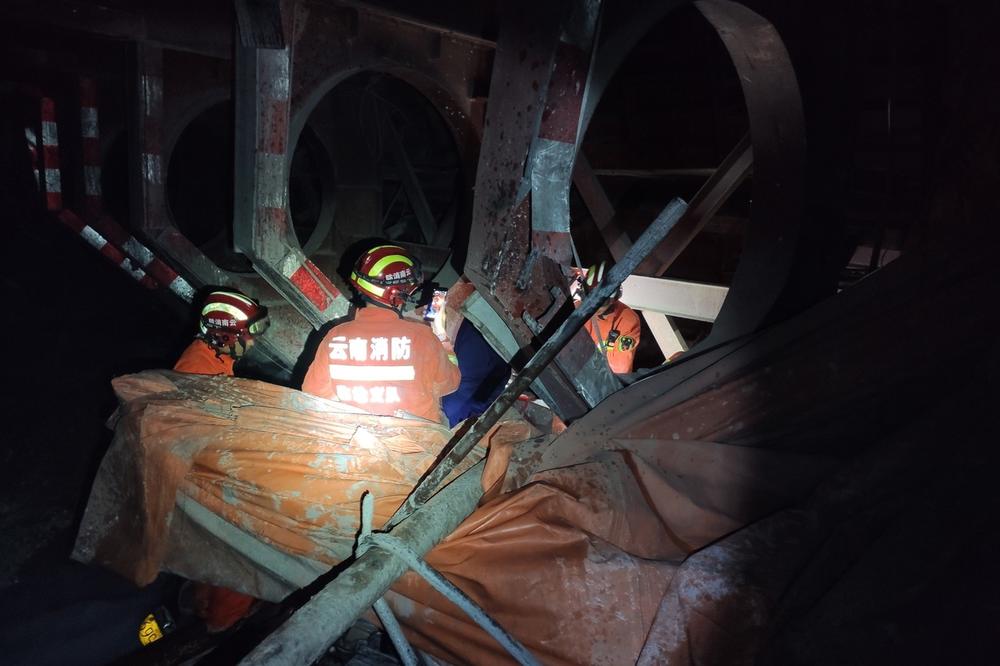 HOROR U KINI: Urušio se tunel u izgradnji na auto-putu, poginula 4 radnika! (FOTO)