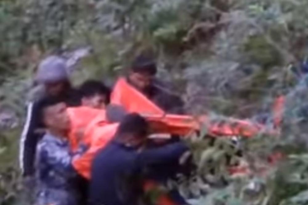 TEŠKA NESREĆA U NEPALU: Autobus se survao u provaliju, 18 mrtvih (VIDEO)