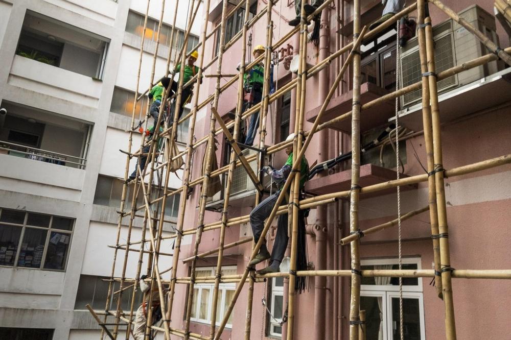 GRAĐEVINCI AKTIVNI UPRKOS KORONI: Na gradilištima 2.500 radnika