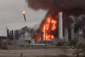 EKOLOŠKA KATASTROFA U TEKSASU: Zbog požara u hemijskoj fabrici evakuisano 10.000 ljudi (VIDEO)