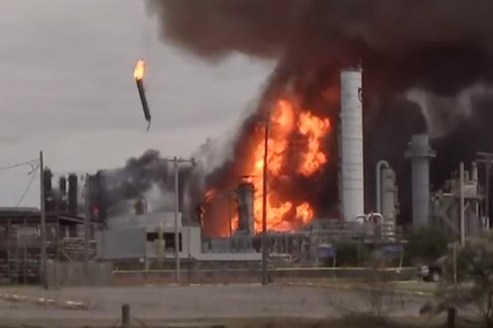 EKOLOŠKA KATASTROFA U TEKSASU: Zbog požara u hemijskoj fabrici evakuisano 10.000 ljudi (VIDEO)