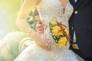 BIZARNO DA BIZARNIJE NE MOŽE! Novi trend na svadbama kod Srba ŠOKIRAO JAVNOST: Ovaj potez vređa porodicu i pokojnike!