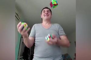 ODUŠEVIĆETE SE KAD VIDITE! Šta sve ovaj čovek radi sa Rubikovim kockama, to je neverovatno (VIDEO)