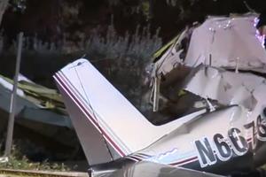TRAGEDIJA U SAN ANTONIJU: Troje ljudi poginulo u padu malog aviona! Letalica imala problem sa motorom! (VIDEO)