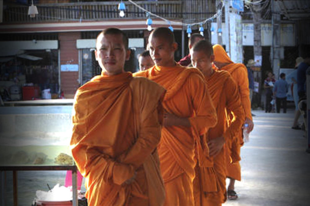 UŽAS! TROJE POGINULIH I 13 POVREĐENIH U KAMBODŽI: Srušio se budistički hram