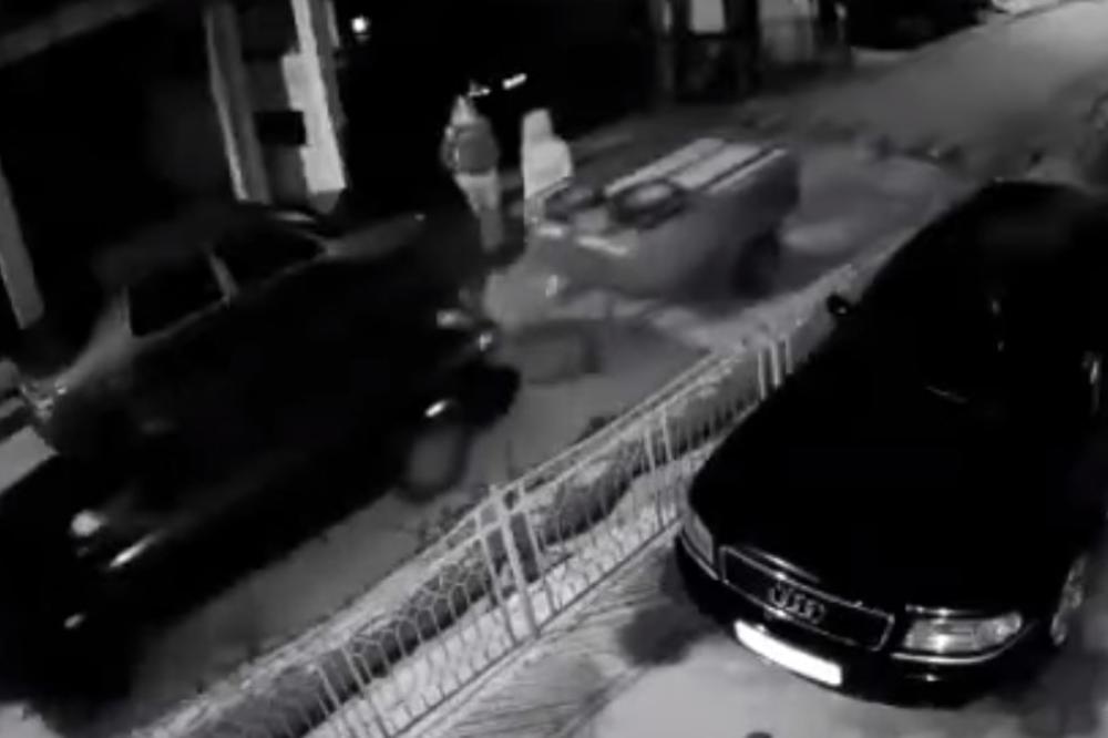 UZNEMIRIJUĆI SNIMAK IZ BIJELOG POLJA: Automobil sa prikolicom pokosio devojku, ostala da leži na ulici (VIDEO)