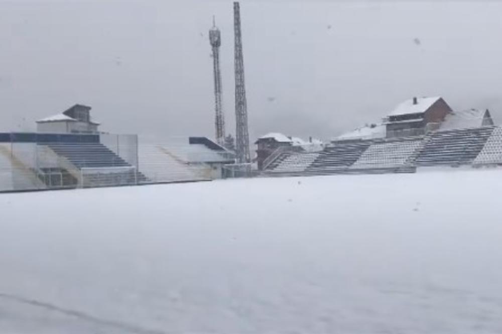 POLARNI USLOVI U NOVOM PAZARU: Sneg koji je padao više sati bez prestanka odložio utakmicu sa Smederevom 1924! VIDEO
