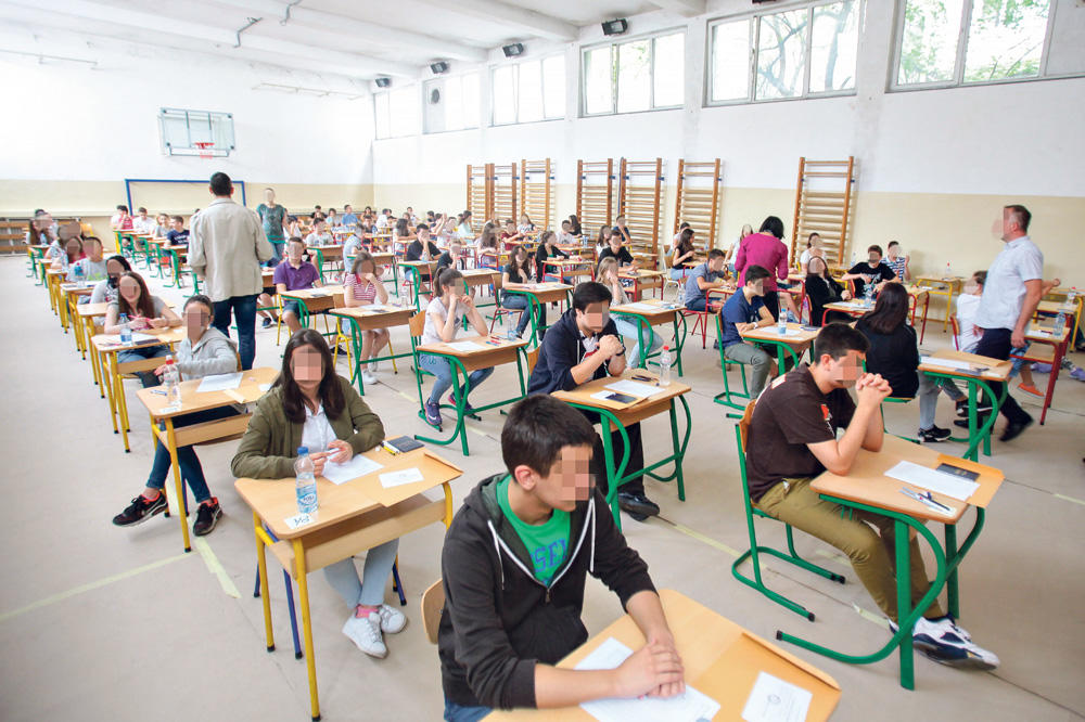 PORAŽAVAJUĆE: Svaki treći đak funkcionalno NEPISMEN! Srpski učenici PALI NA PISA TESTU