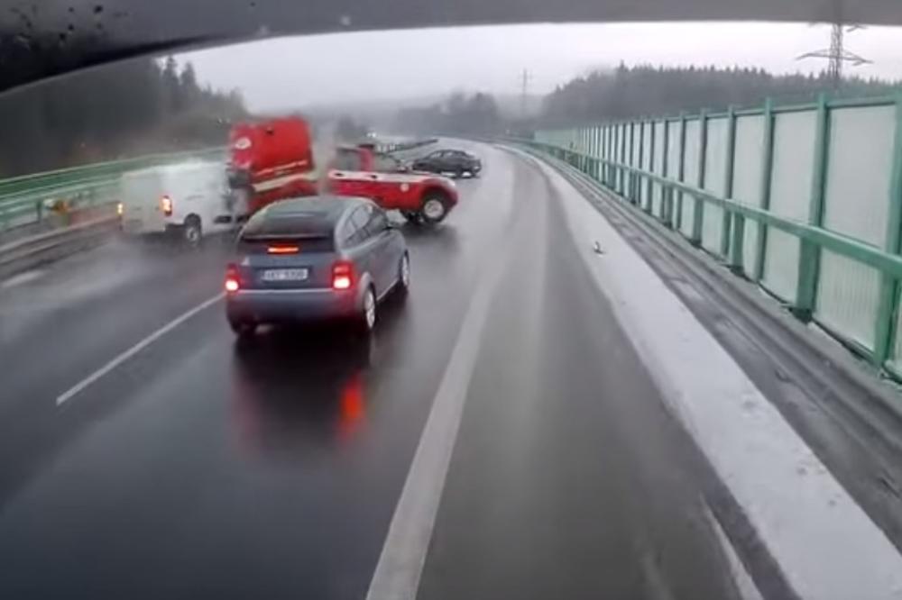 DVA SUDARA ZA NEKOLIKO MINUTA: Od jednog automobila skoro da ništa nije ostalo, zastrašujuć snimak (VIDEO)