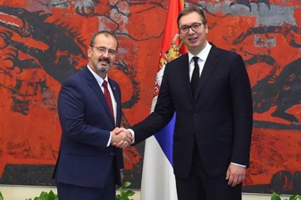 SASTANAK NA ANDRIĆEVOM VENCU: Vučić sutra u 11 sa ambasadorom SAD Godfrijem