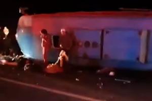 UŽASNA NESREĆA U MEKSIKU: Autobus smrti odneo 13 života, na desetine povređenih! (VIDEO)