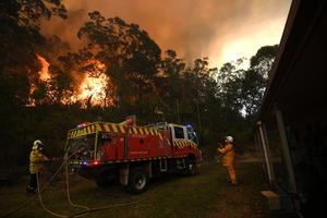 AUSTRALIJA GORI, SIDNEJ PREKRIVEN OPASNIM DIMOM: Vatrogasci se bore sa 150 požara! (VIDEO)