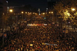 MADRID MARŠIRA: Hiljade ljudi na ulicama na protestu zbog klimatskih promena (FOTO, VIDEO)