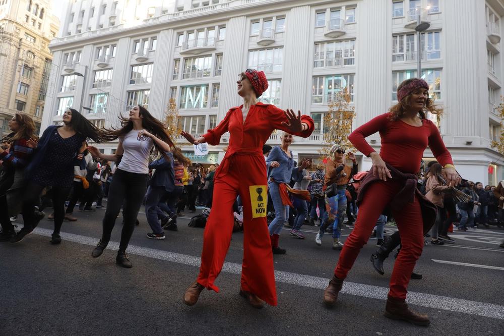 VESELO NA ULICAMA MADRIDA: Ljudi se uz muziku i ples zalagali za akciju protiv klimatskih promena! (VIDEO)