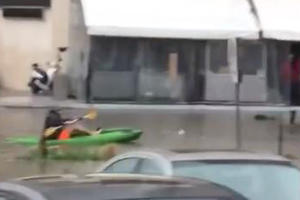 BEJRUT KAO VENECIJA: Ulice pretvorene u reke, bujica zarobila ljude u kolima (VIDEO)