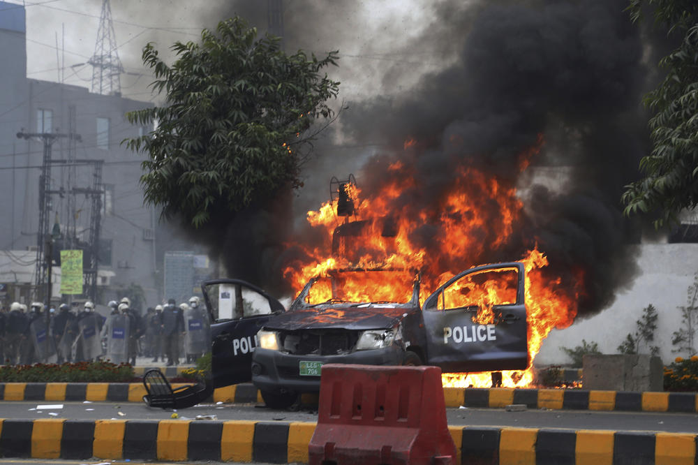 TERORISTIČKI NAPAD Deset policajaca je mrtvo nakon napada na stanicu, a stepen nasilja u Pakistanu i dalje RASTE