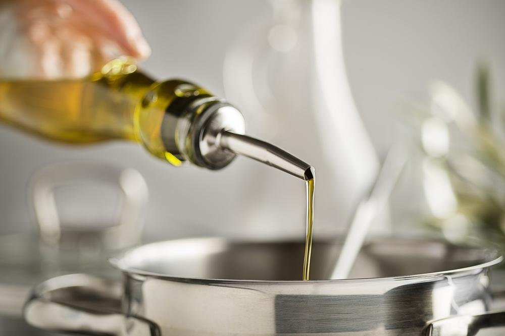 DA NE UŽEGNE I PROPADNE: Kako pravilno čuvati ulje da ne promeni miris i ukus, a najbitnije je OVO