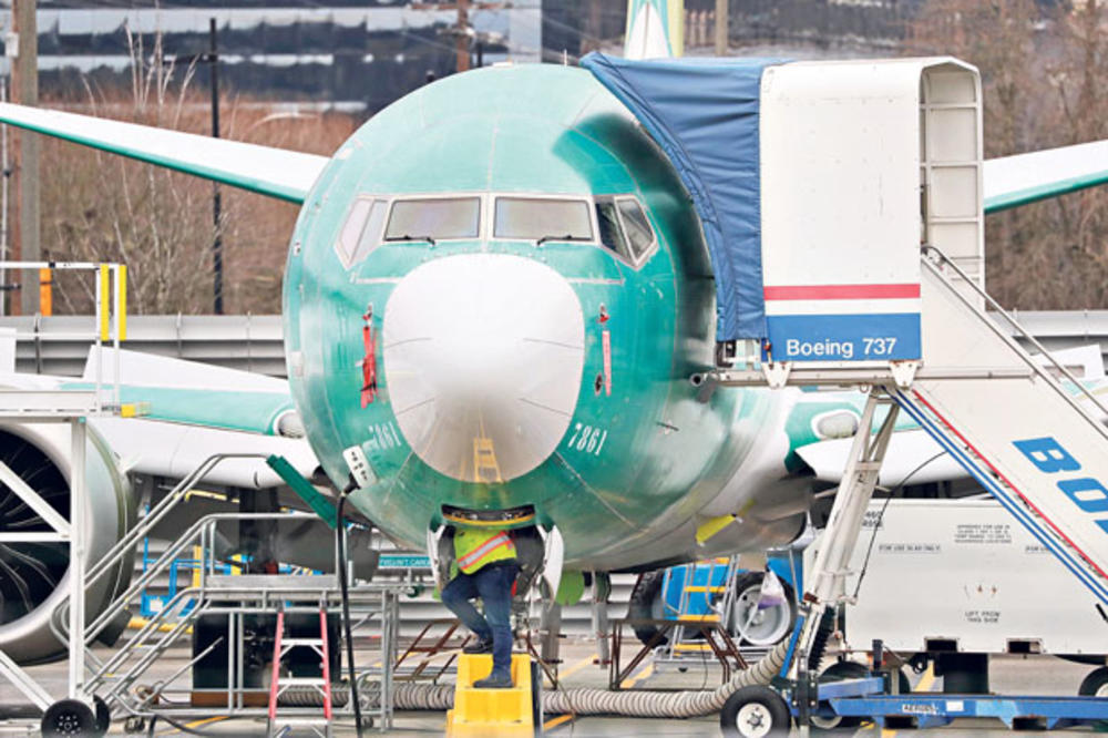 PROMENE U AVIO-KOMPANIJI: Boing odustao od aviona „737-maks“