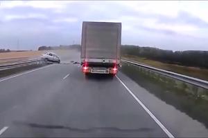 ZBOG JEDNOG LUDAKA SVI NADRLJALI! Vozio u pogrešnom smeru, pa izazvao nekoliko sudara! (VIDEO)