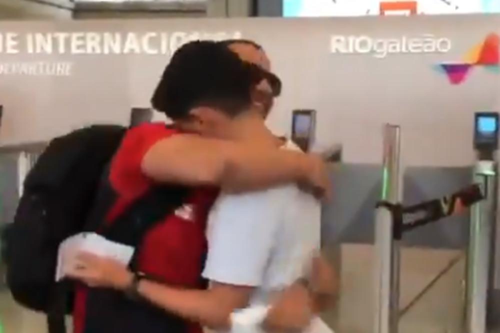 SCENA KOJA JE OBIŠLA SVET: Otac otišao da bodri Flamengo, a sin se RASPLAKAO i skočio mu u zagrljaj (VIDEO)