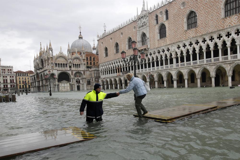 OVAJ UDAR ĆE DOKRAJČITI BISER JADRANA: Veneciji preti nova poplava, šteta od prethodne nemerljiva! Evo reakcije turista!