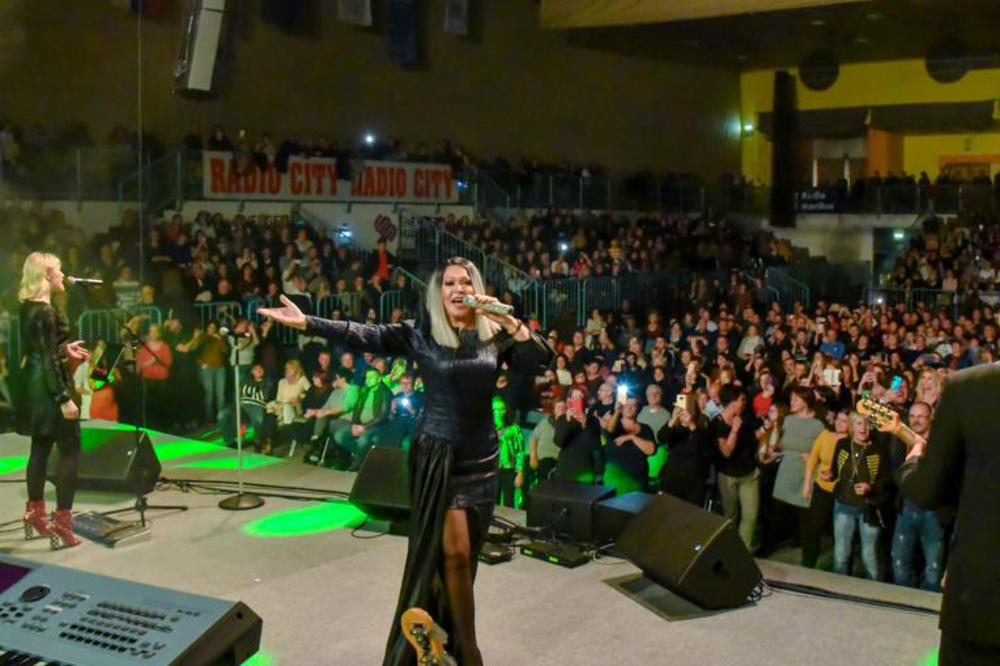 NEDA UKRADEN IZGRMELA! Vatrenim nastupom pop diva zagrejala publiku u Mariboru