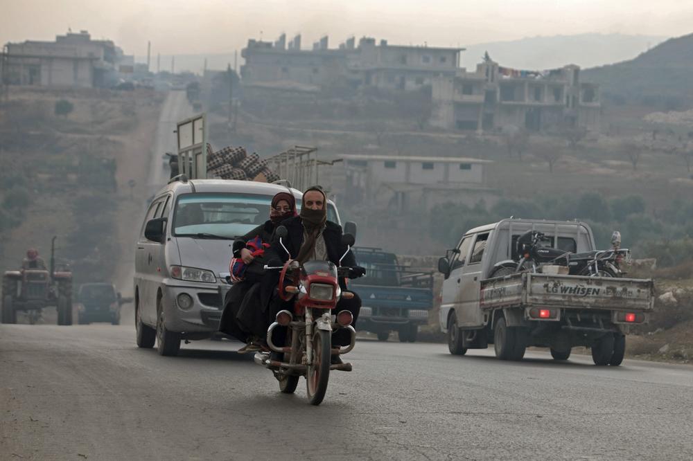SA SEVERA SIRIJE IZBEGLO 210.000 LJUDI: Masovno napuštaju domove bežeći od bombardovanja (FOTO)