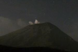 PRORADIO VULKAN POPOKATEPETL: Pepeo išao kilometar uvis, svuda padalo užareno kamenje (VIDEO)