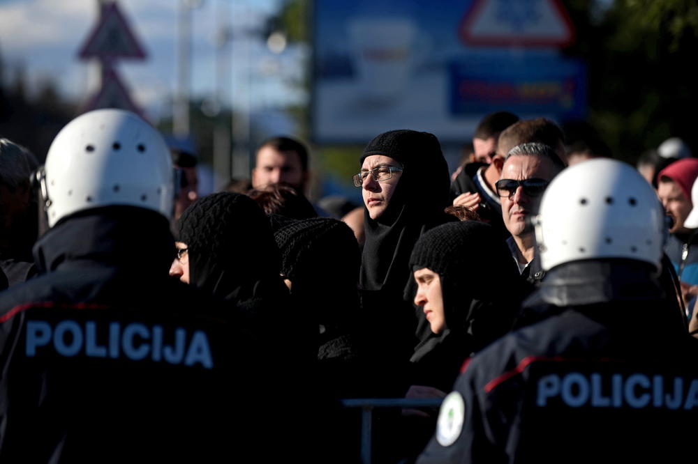 CRNOGORSKA POLICIJA HAPSI NAVELIKO: Privedeno 45 zbog protesta u Podgorici! Nastavljaju "preventivno" i tokom praznika!