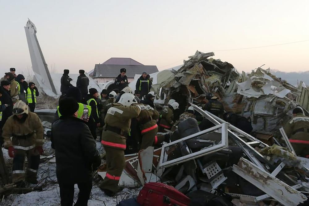 TRAGEDIJA U KAZAHSTANU: Srušio se putnički avion! 15 mrtvih, 66 povređenih! (VIDEO)
