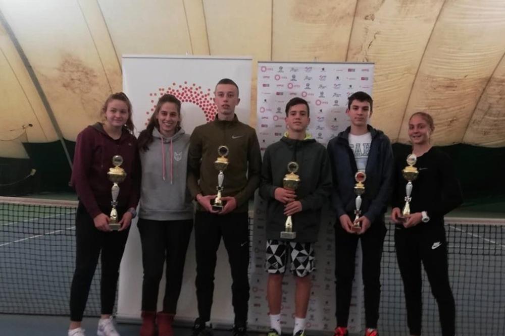 TENISKE NADE: Tijana i Aleksa šampioni Srbije u konkurenciji do 16 godina