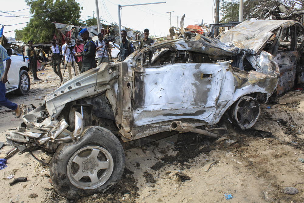 HOROR U SOMALIJI! NAJMANJE 90 POGINULO: U eksploziji automobila bombe teško povređena i deca i studenti (FOTO)