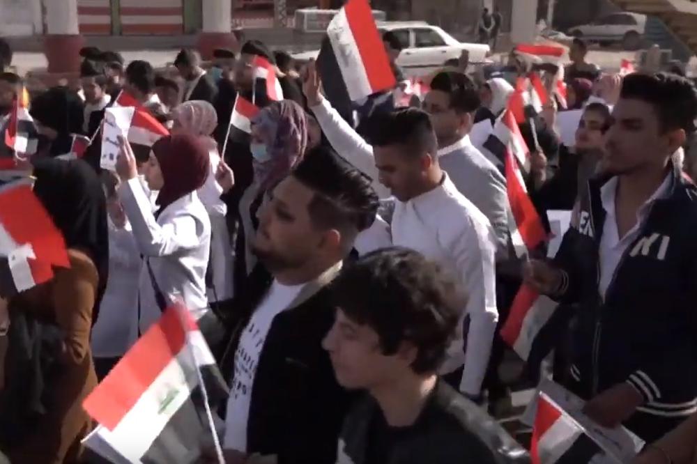 IRAČKI DEMONSTRANTI ZATVORILI NAFTNO POLJE I PORUČILI: Nema domovine, nema nafte! (VIDEO)