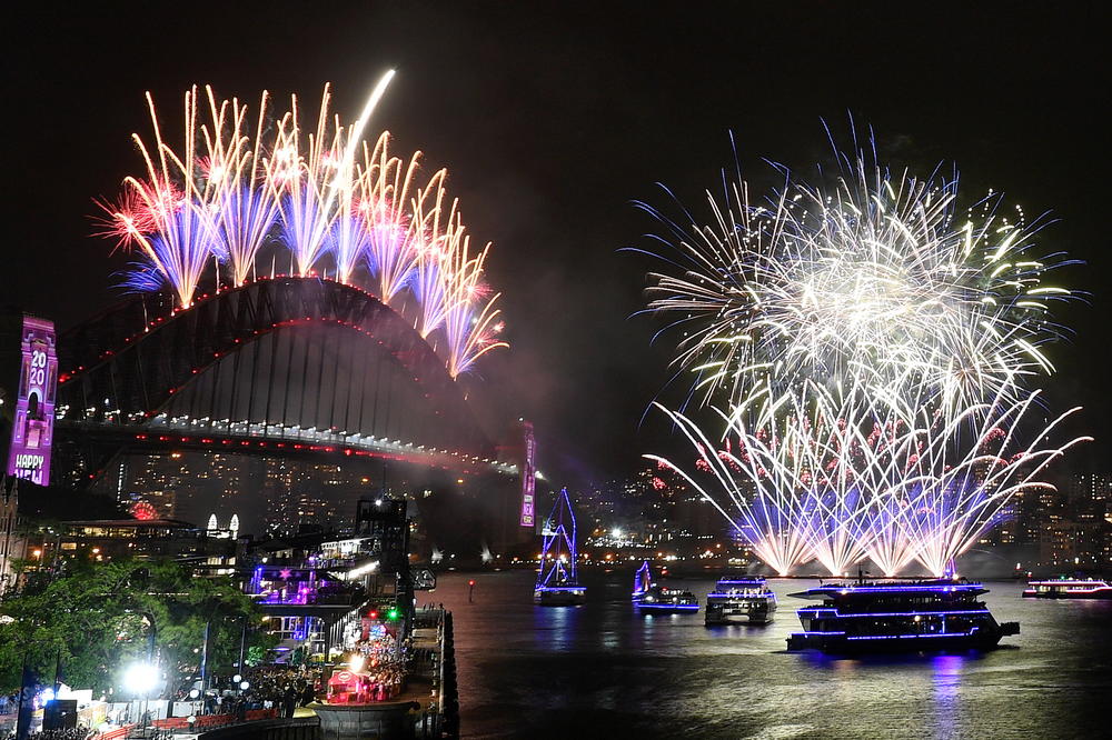 NEBOM SU SE SMENJIVALE SVE BOJE: Milion ljudi dočekalo Novu godinu u sidnejskoj luci uz veličanstven vatromet! (FOTO)