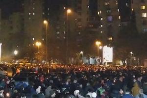 PONOSNO U NOVU GODINU: Posle molebana, više hiljada Podgoričana krenulo u molitvenu šetnju (VIDEO)