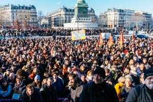 NIJE REKAO NIŠTA NOVO: Demonstranti nezadovoljni Makronovim novogodišnjim govorom (VIDEO)