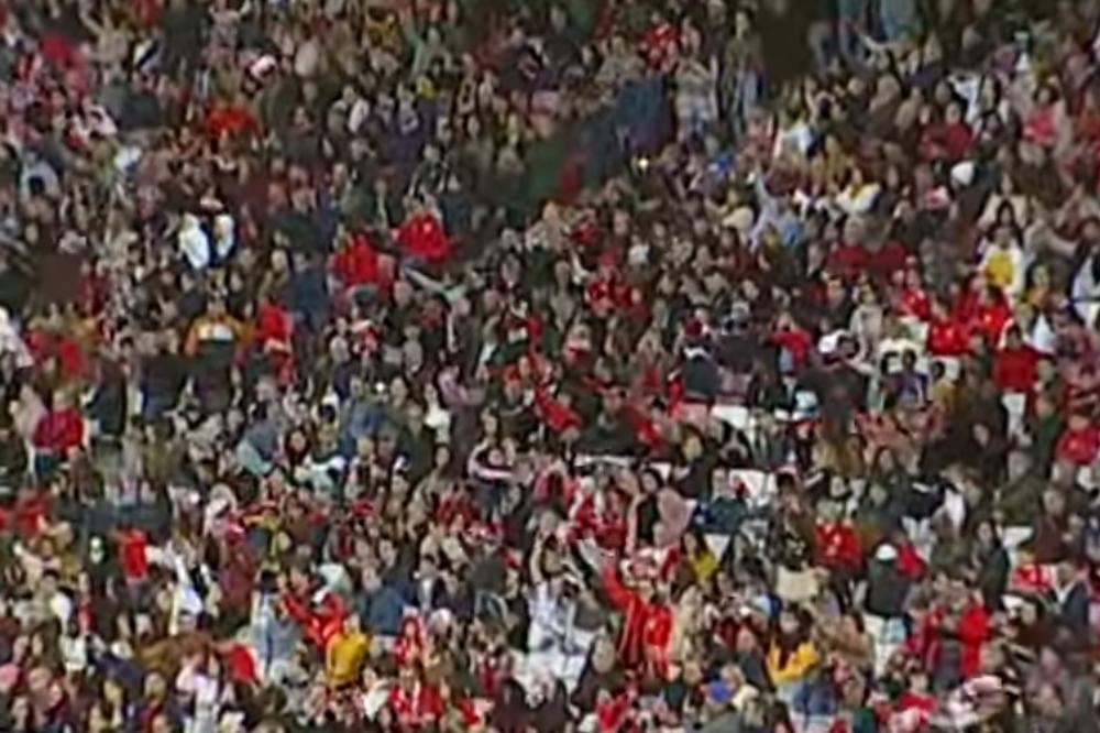 ŠTA RADITI 1. JANUARA? Časovi ljubavi navijača Benfike! Došlo ih 20.000 da gleda trening Orlova (VIDEO)