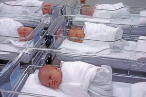 MANJE ROĐENIH BEBA U BIH U NOVOGODIŠNJOJ NOĆI: Alarmantni podaci iz porodilišta!