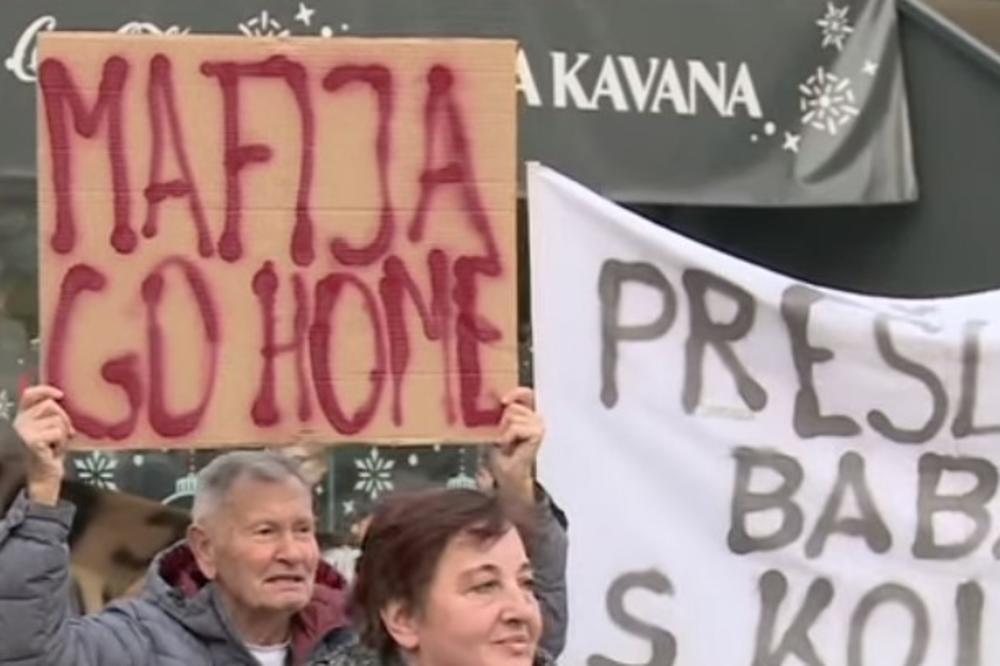 ZAGREPČANI UPUTILI JASNU PORUKU GRADONAČELNIKU: Za Milana Bandića transparent MAFIJA GO HOME (VIDEO)