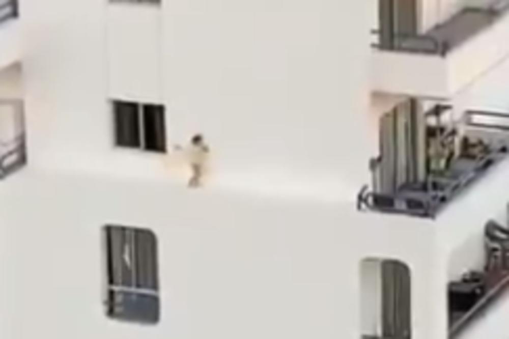 SNIMAK ZBOG KOJEG ĆETE SE ZALEDITI! Devojčica na JEZIVOJ visini trčala od prozora do terase kao NINDŽA (VIDEO)