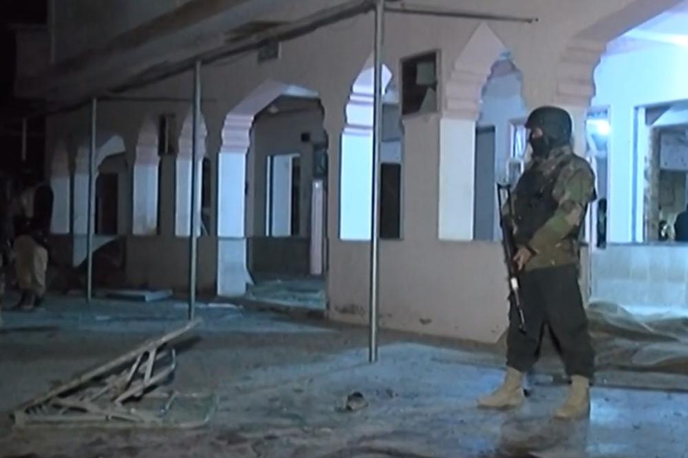 BOMBOM NA VERNIKE U PAKISTANU: Masakr u džamiji, ubijen i visoki policijski zvaničnik! Zna se ko je odgovoran!(VIDEO)