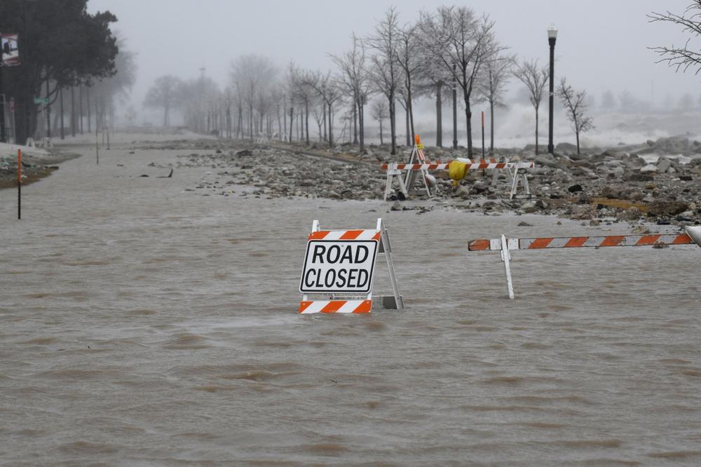 SNAŽNA OLUJA U AMERICI: Poginulo najmanje 11 ljudi! Putevi zatvoreni zbog poplava, građani ostali bez struje! (VIDEO)