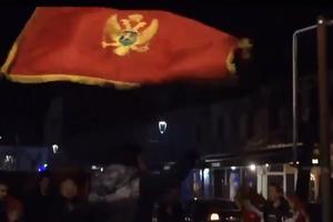SLEDBENICI ZELENOG BARJAKA! Navijači CG slavili pobedu i provocirali: Srbija i Crna gora, ne, nema zbora! VIDEO