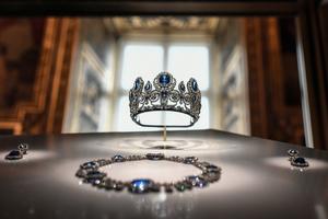 OVIM DRAGULJIMA KITILI SU SE NAPOLEON III, LUJ IV: U Luvru izloženi neprocenjivi dijamanti i krune francuske monarhije!
